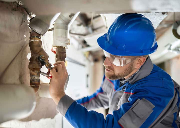Water damage repair expert fixing a pipe in Sun City Center, FL
